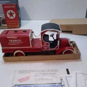 Texaco Ertl 1919 GMC 1/28 Scale Tanker Truck #17  w/ locking key---MIB